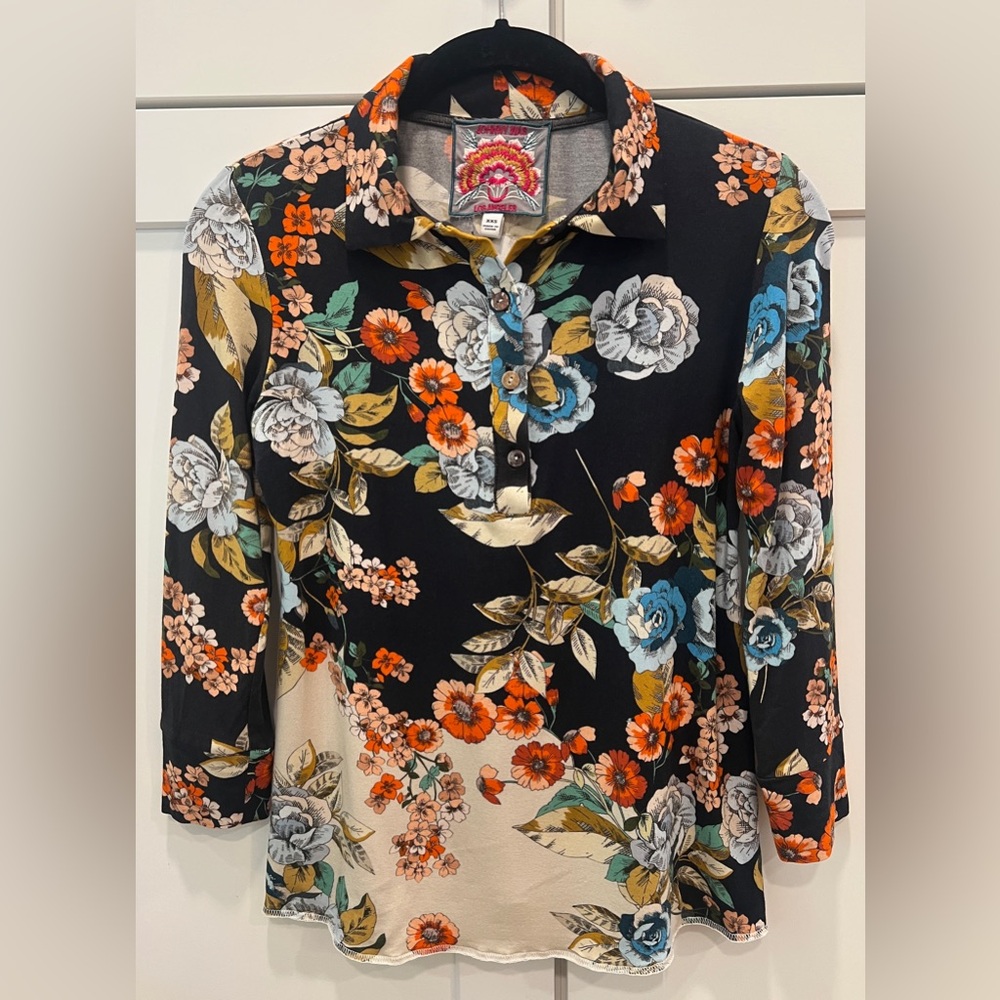 JOHNNY WAS EMMA ROSE LONG SLEEVE POLO TOP, SIZE XXS.